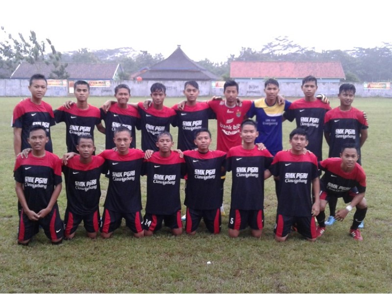 Team Sepak Bola SMK PGRI Ciawigebang Lolos ke Semi Final KMC Luragung CUP 2017